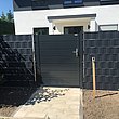 Gartentür mit Sichtschutz in anthrazit als Eingang zum neuen Heim 